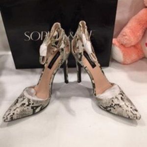 NIB!  Sophia & Lee Black/White Snake Print Heels